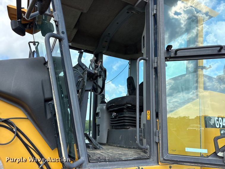 image for item EM0571 2007 Volvo G940 motor grader