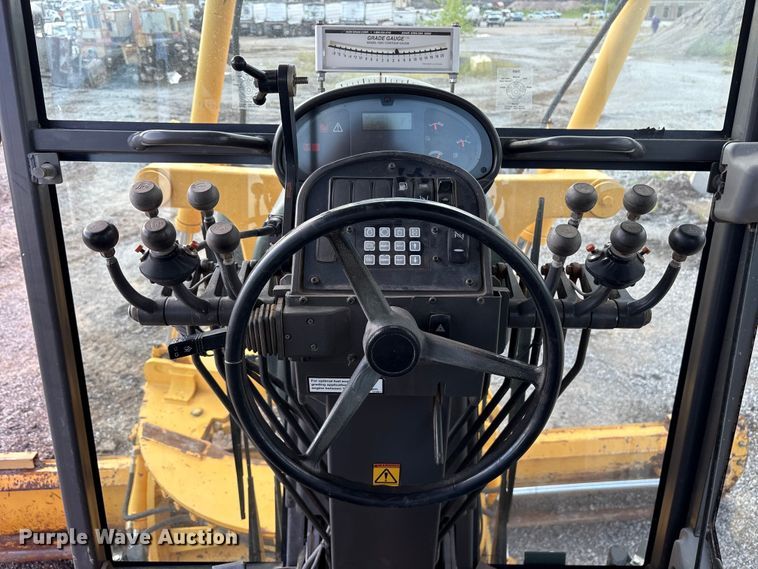 image for item EM0571 2007 Volvo G940 motor grader