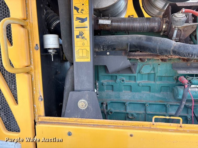 image for item EM0571 2007 Volvo G940 motor grader