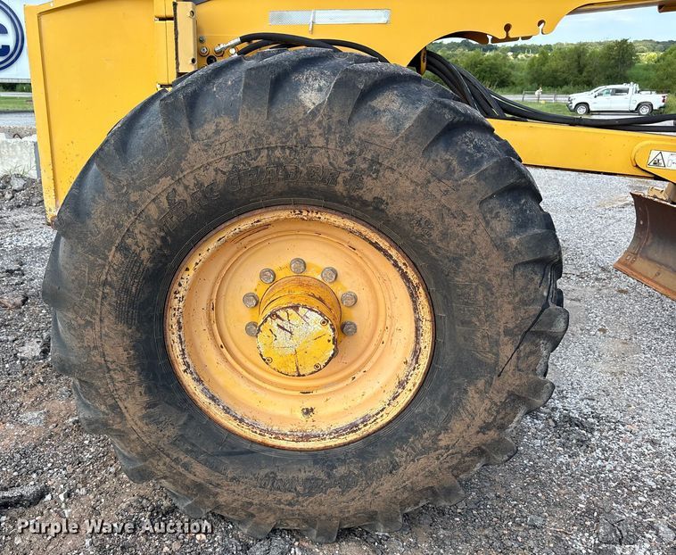 image for item EM0571 2007 Volvo G940 motor grader