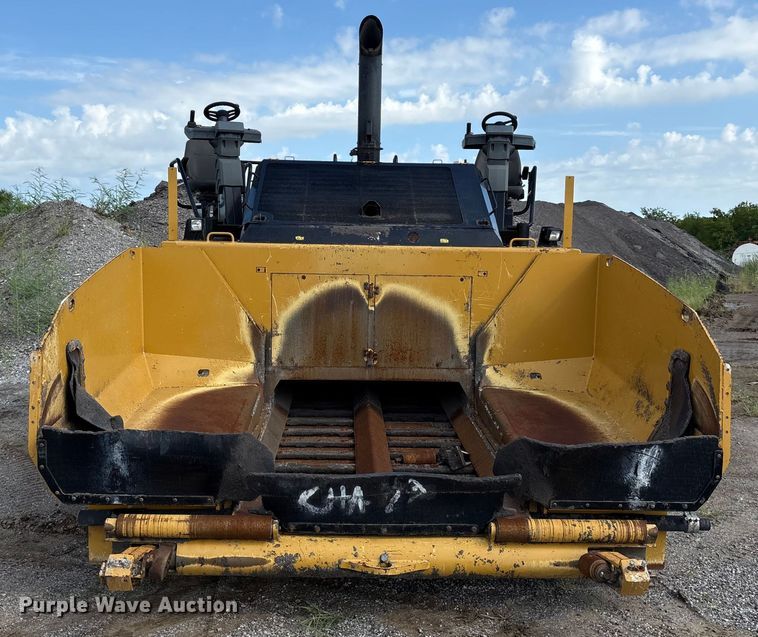 image for item EM0572 2019 Caterpillar AP 1055F paver