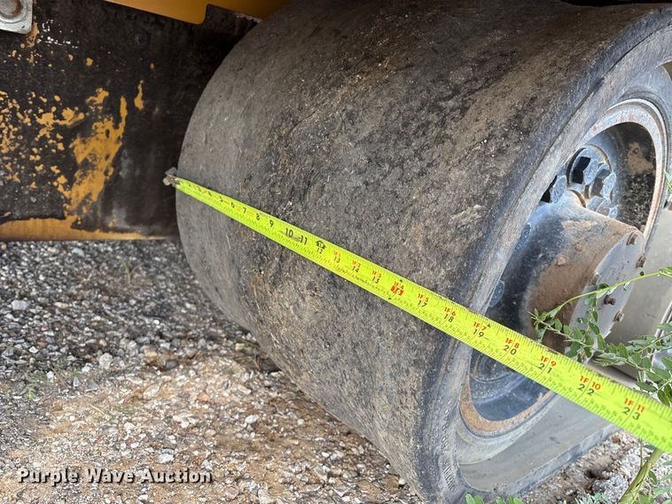 image for item EM0572 2019 Caterpillar AP 1055F paver