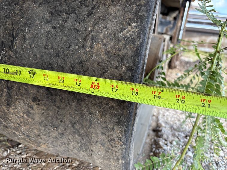 image for item EM0572 2019 Caterpillar AP 1055F paver