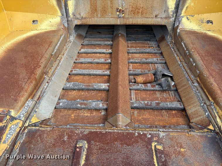 image for item EM0572 2019 Caterpillar AP 1055F paver
