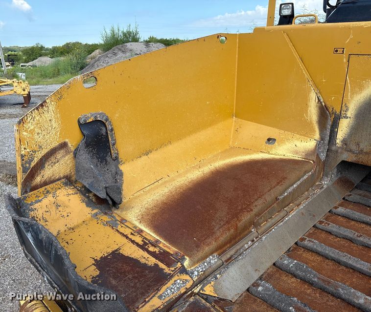 image for item EM0572 2019 Caterpillar AP 1055F paver