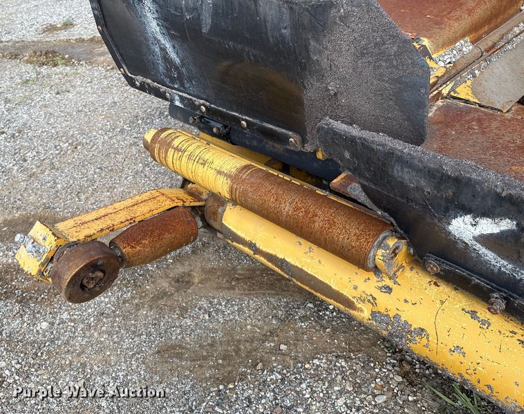 image for item EM0572 2019 Caterpillar AP 1055F paver