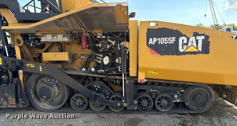 image for item EM0572 2019 Caterpillar AP 1055F paver