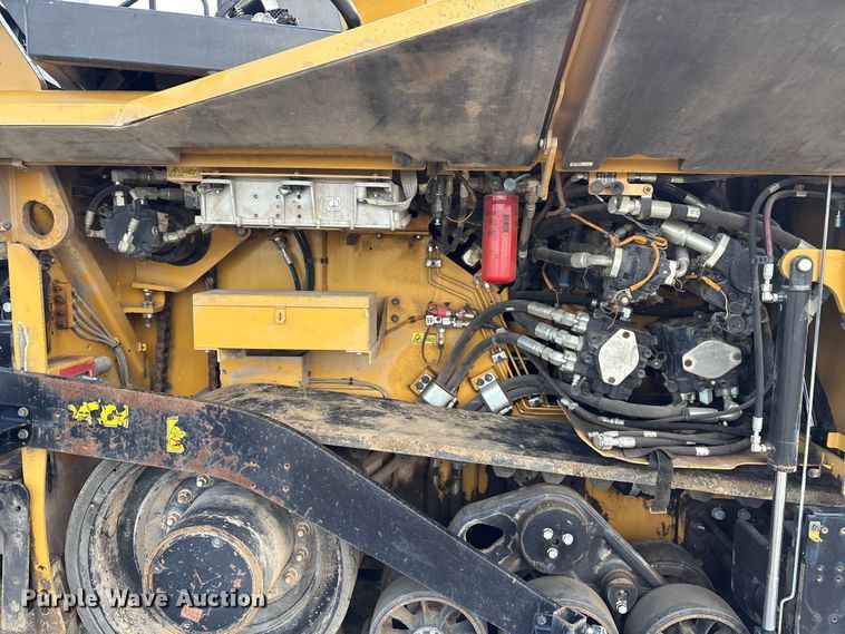 image for item EM0572 2019 Caterpillar AP 1055F paver