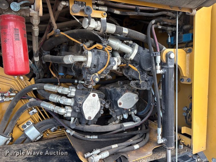 image for item EM0572 2019 Caterpillar AP 1055F paver