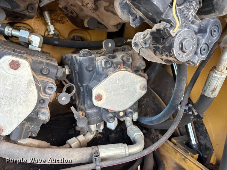 image for item EM0572 2019 Caterpillar AP 1055F paver