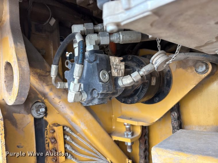 image for item EM0572 2019 Caterpillar AP 1055F paver