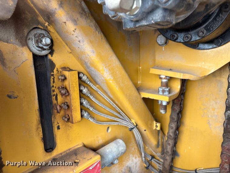 image for item EM0572 2019 Caterpillar AP 1055F paver