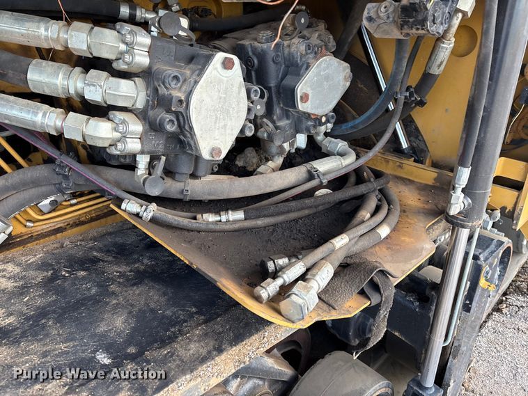 image for item EM0572 2019 Caterpillar AP 1055F paver