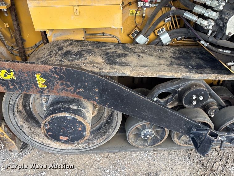 image for item EM0572 2019 Caterpillar AP 1055F paver