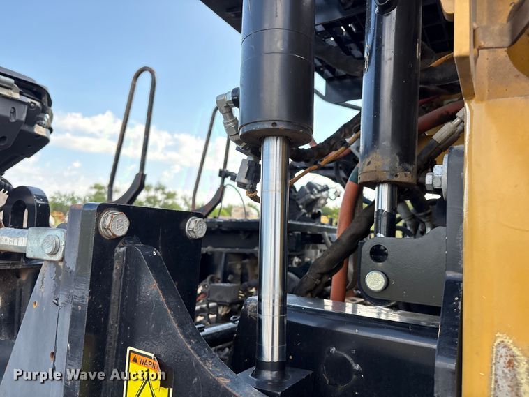 image for item EM0572 2019 Caterpillar AP 1055F paver