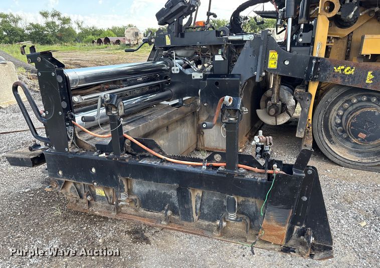 image for item EM0572 2019 Caterpillar AP 1055F paver