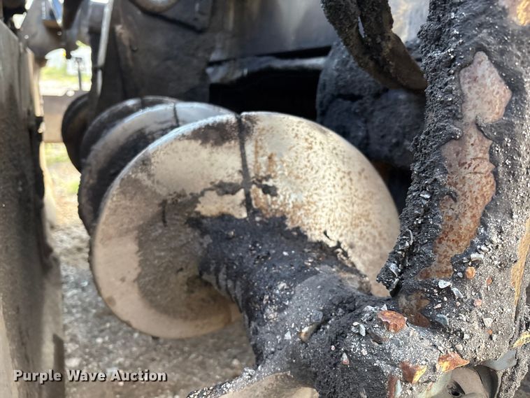 image for item EM0572 2019 Caterpillar AP 1055F paver