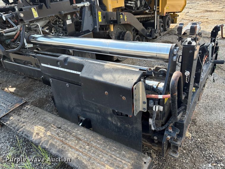 image for item EM0572 2019 Caterpillar AP 1055F paver
