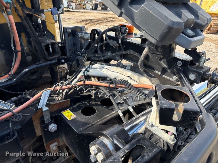 image for item EM0572 2019 Caterpillar AP 1055F paver