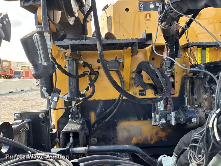 image for item EM0572 2019 Caterpillar AP 1055F paver