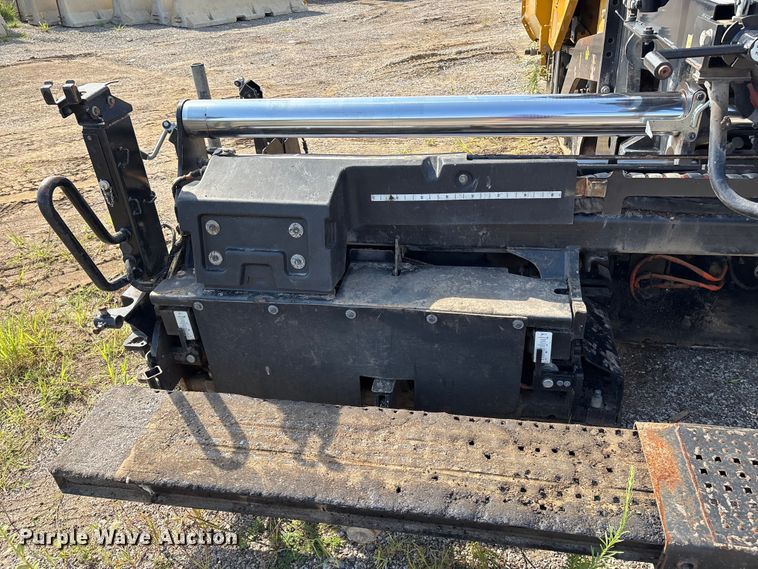 image for item EM0572 2019 Caterpillar AP 1055F paver