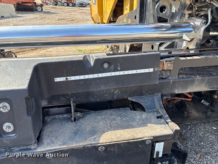 image for item EM0572 2019 Caterpillar AP 1055F paver