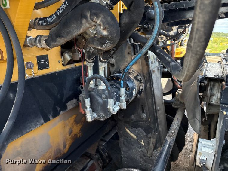 image for item EM0572 2019 Caterpillar AP 1055F paver