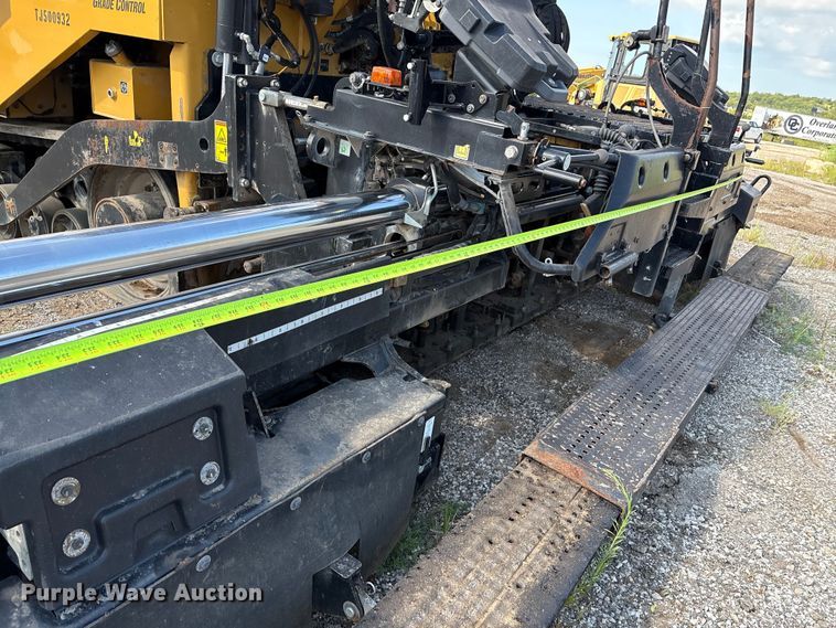 image for item EM0572 2019 Caterpillar AP 1055F paver