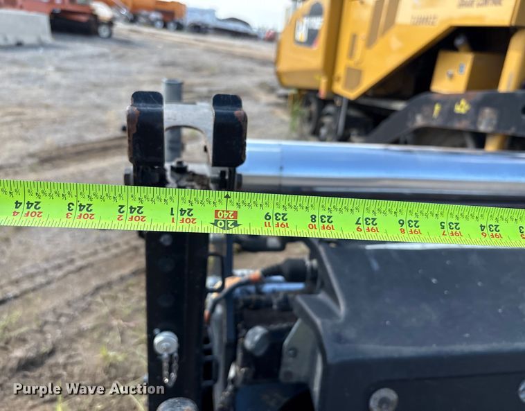 image for item EM0572 2019 Caterpillar AP 1055F paver