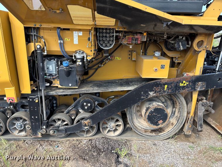 image for item EM0572 2019 Caterpillar AP 1055F paver