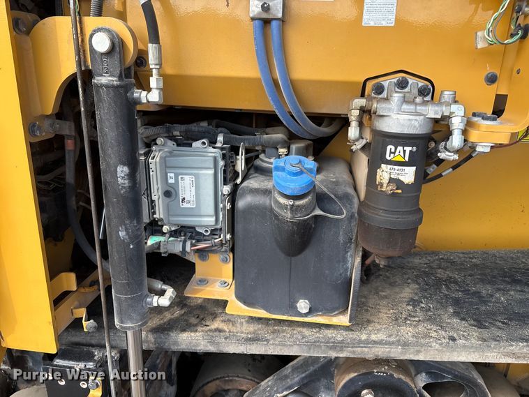 image for item EM0572 2019 Caterpillar AP 1055F paver