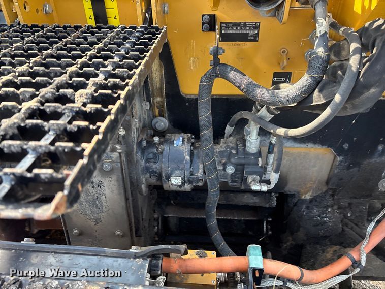 image for item EM0572 2019 Caterpillar AP 1055F paver