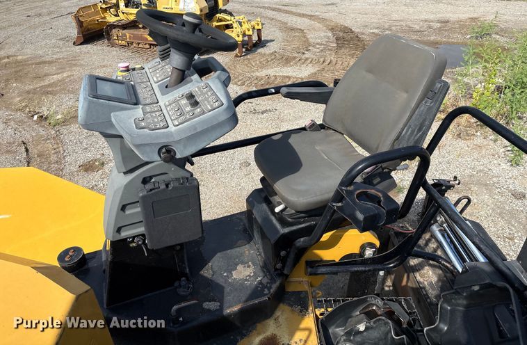 image for item EM0572 2019 Caterpillar AP 1055F paver
