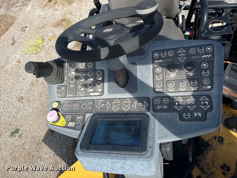 image for item EM0572 2019 Caterpillar AP 1055F paver
