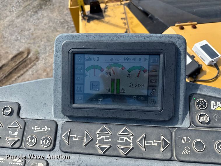 image for item EM0572 2019 Caterpillar AP 1055F paver