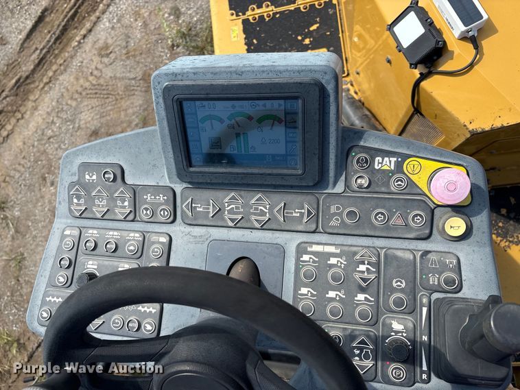 image for item EM0572 2019 Caterpillar AP 1055F paver