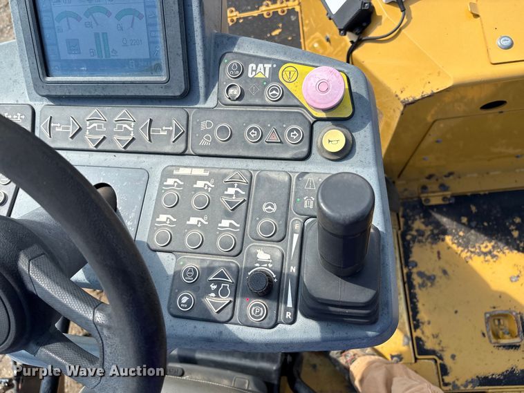 image for item EM0572 2019 Caterpillar AP 1055F paver