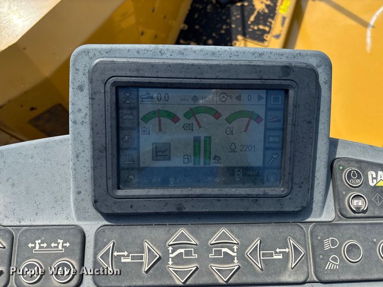 image for item EM0572 2019 Caterpillar AP 1055F paver