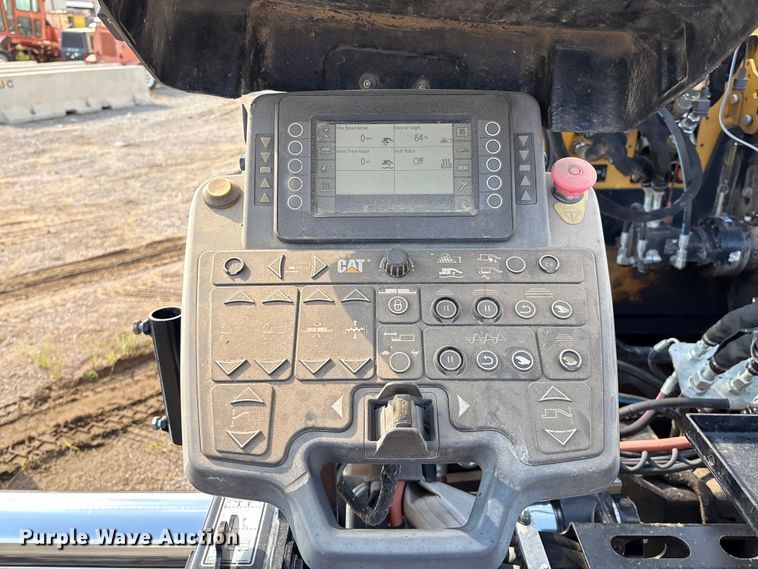 image for item EM0572 2019 Caterpillar AP 1055F paver