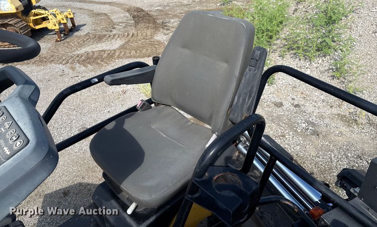 image for item EM0572 2019 Caterpillar AP 1055F paver