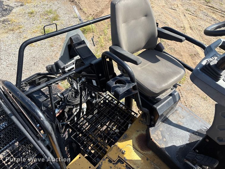 image for item EM0572 2019 Caterpillar AP 1055F paver