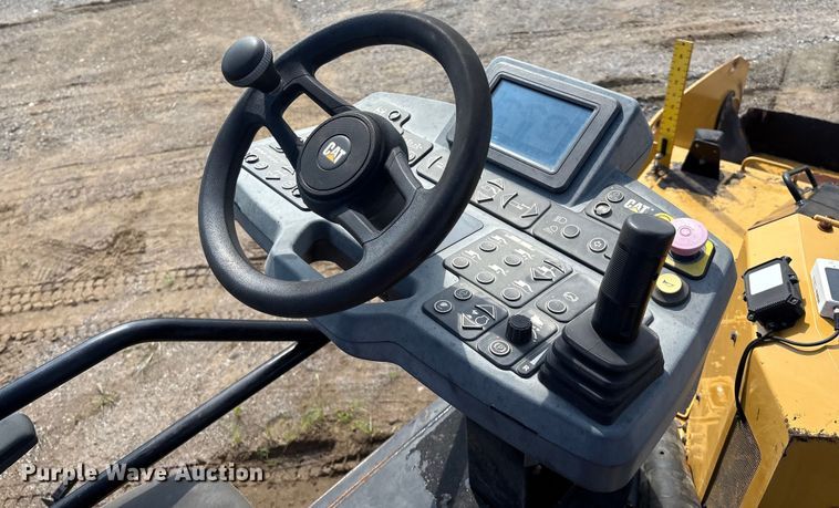 image for item EM0572 2019 Caterpillar AP 1055F paver