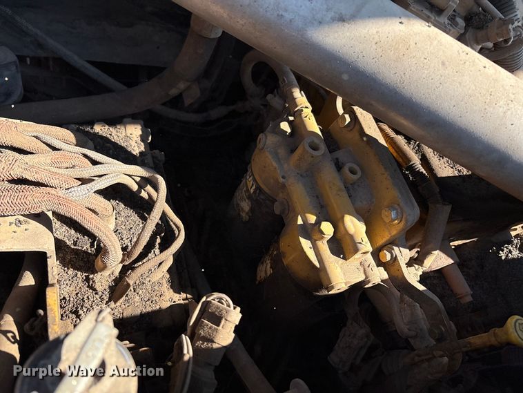 image for item EM0572 2019 Caterpillar AP 1055F paver