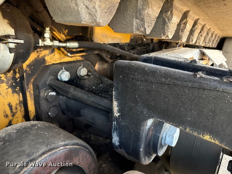 image for item EM0572 2019 Caterpillar AP 1055F paver