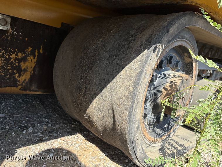 image for item EM0572 2019 Caterpillar AP 1055F paver