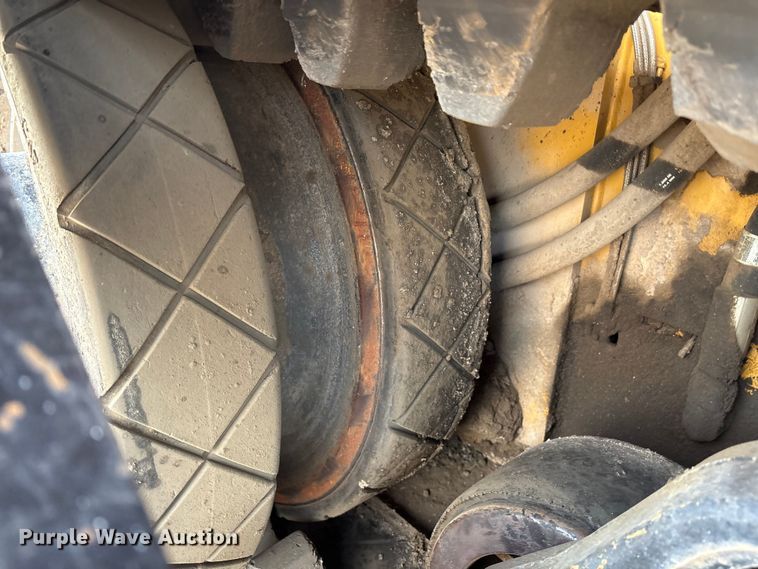 image for item EM0572 2019 Caterpillar AP 1055F paver