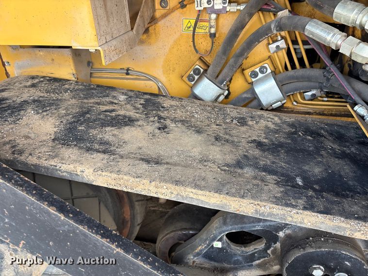 image for item EM0572 2019 Caterpillar AP 1055F paver
