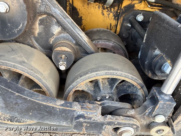 image for item EM0572 2019 Caterpillar AP 1055F paver