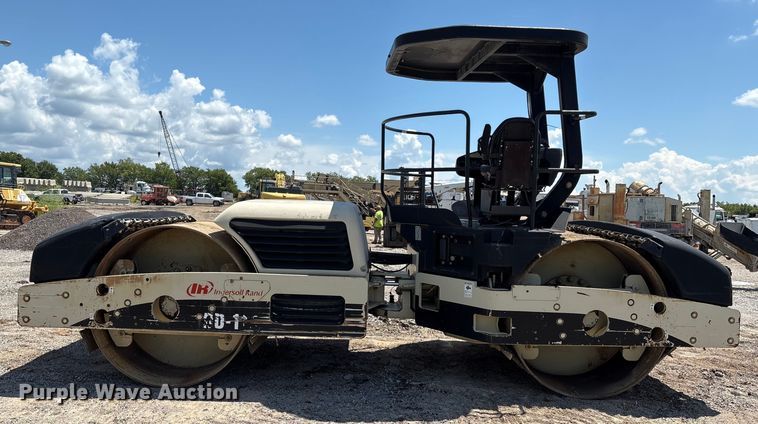 image for item EM0573 Ingersoll Rand DD118HF double drum vibratory roller