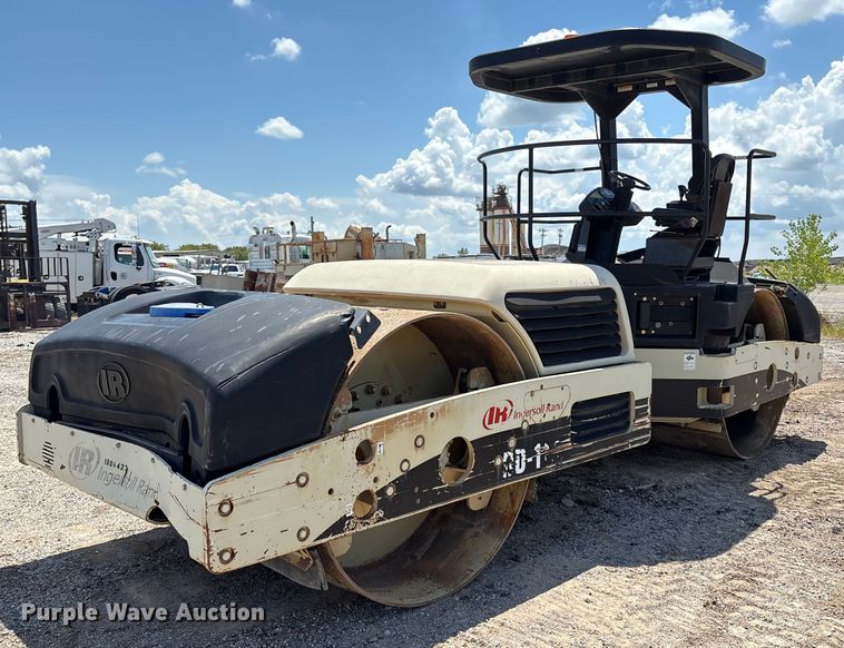 image for item EM0573 Ingersoll Rand DD118HF double drum vibratory roller